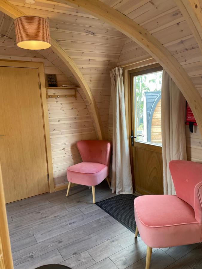 Отель Squirrel Glamping Pod School House Farm Leighton  Экстерьер фото