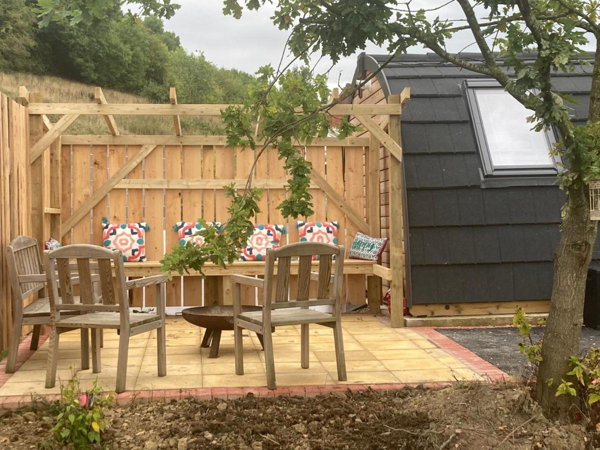 Отель Squirrel Glamping Pod School House Farm Leighton  Экстерьер фото