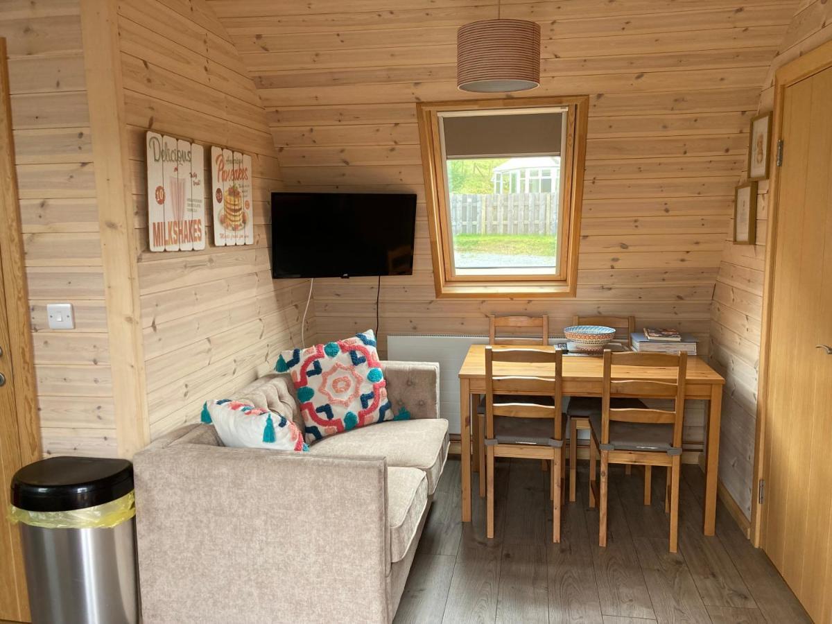 Отель Squirrel Glamping Pod School House Farm Leighton  Экстерьер фото